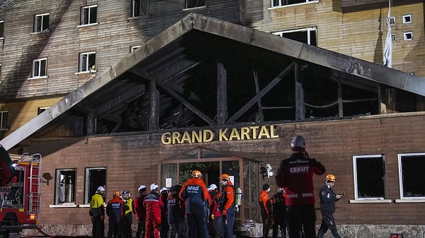 Korkunç yangına uykusunda yakalananlar arasında Diş Hekimi Macit Karataşlı ve ailesi de vardı.