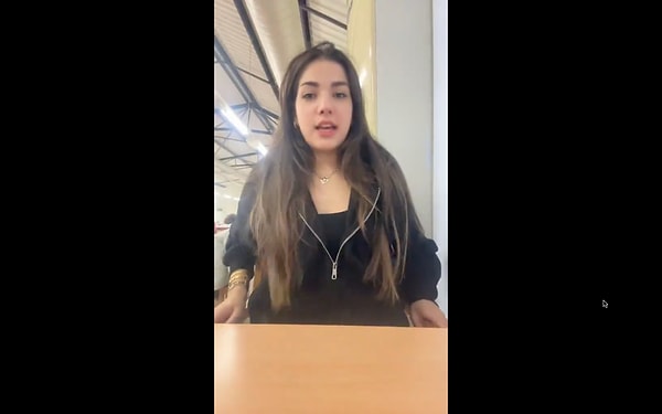 'eylulllgokk' isimli bir öğrenci, okulunun kütüphanesinde sandalyelerin ne kadar konforsuz olduğunu bir video ile anlatmak istedi.