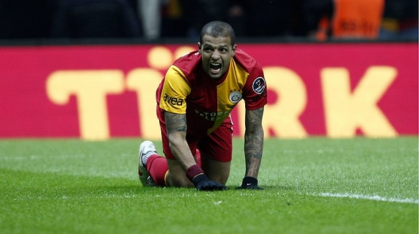 Galatasaray’da dört sezon top koşturan ve sar-kırmızılıların sevgilisi haline gelen “Pitbull” lakaplı Felipe Melo futbolu bıraktı.