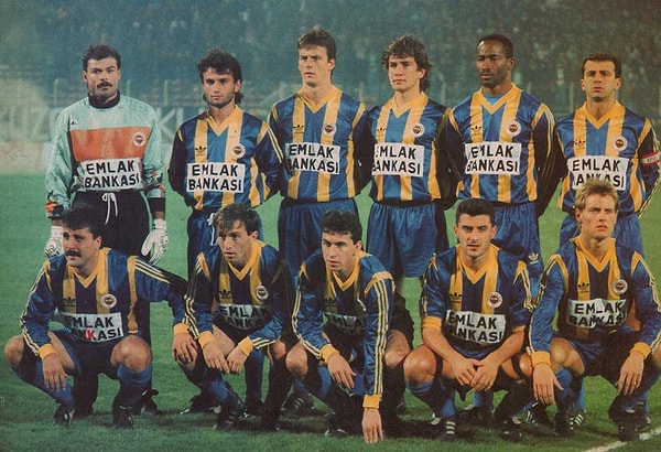 Fenerbahçe'den Kocaelispor'a giden Tayfur, 1997 yılında geldiği Beşiktaş'ta futbolu kaptan olarak bıraktı.