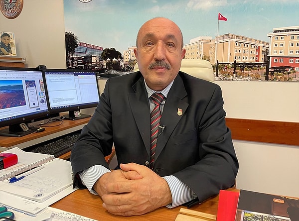 İstanbul Aydın Üniversitesinden Dr. Öğretim Üyesi ve meteoroloji uzmanı Güven Özdemir, "İstanbul'da 1 hafta boyunca sisli ve puslu hava etkili olacak. Metropollerde yaşayan vatandaşlarımızın sabah ve akşam saatlerinde sis ve pus olayıyla birlikte hava kirliliğine de dikkat etmesi gerekiyor.” ifadelerini kullandı.