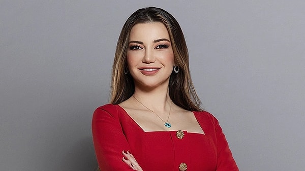 12. Beyaz TV'deki televizyon programının yanı sıra düzenli olarak sosyal medyadan gelen soruları yanıtlayan Esra Ezmeci, bir takipçisinin derdini yayınladı. 72 yaşındaki eşinin cinsel performansının düştüğünü ve haftada 4 kez ilişkiye girdiklerini belirten takipçi, Ezmeci'den yardım istedi.