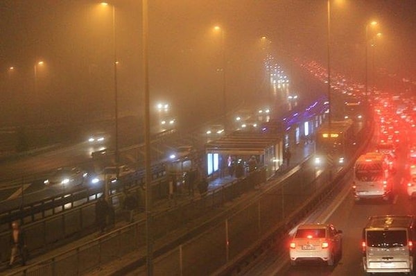 İstanbul'da görülen sisli ve puslu havanın hafta boyunca etkisini sürdürmesi beklenirken, Afrika üzerinden gelen yüksek basınç da etkisini gösterdi.