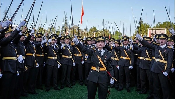 İhraç edilen teğmenlerin avukatları ortak bir açıklama yayımladı: