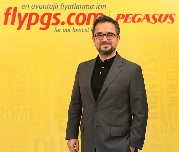 Pegasus'un renkleri Galatasaray'dan dolayı mı sarı kırmızı oldu sorusuna ise Sabancı, "Biz Pegasus’u aldığımızda renkleri buydu.  Ama muhteşem bir tesadüf değil mi?" açıklaması yaptı.