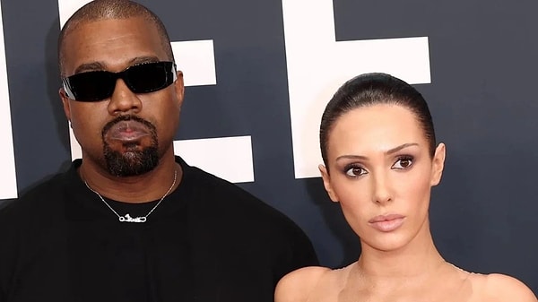 Grammy Ödül Töreni'ndeki skandal kırmızı halı görünümleriyle dünyanın ve sosyal medyanın gündemine bomba gibi oturan Bianca Censori ve Kanye West çifti o pozlarla konuşulmaya devam ediliyor.