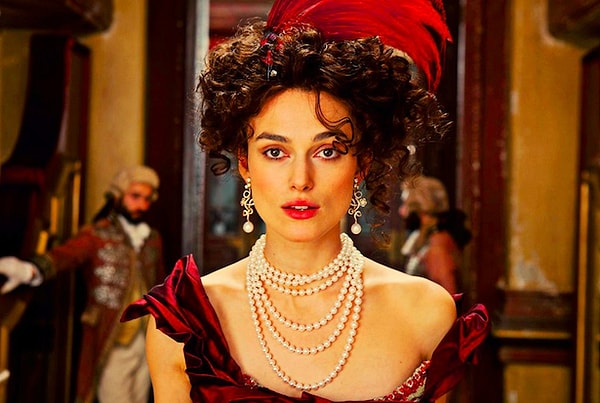 2012'de Keira Knightley, Anna Karenina'yi canlandırmış performansıyla büyük yankı uyandırmıştı. Erçel'in de Rus edebiyatçı Tolstoy'un Anna Karenina'sının hayatını oynamak istediği, "O buhranı yaşayan bir kadını canlandırsam ne güzel olur" açıklamasında bulunduğu öğrenildi.