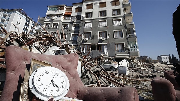 6 Şubat 2023’te gece saat 04.17 Kahramanmaraş’ın Pazarcık ilçesinde 7.7 büyüklüğünde deprem meydana geldi. Öğlen saat 13.24’te ise bu sefer merkez üssü Elbistan olan 7.6 büyüklüğünde ikinci deprem yaşandı.