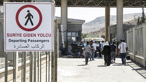 "Gördüğüm manzara beklentilerimin çok ötesindeydi, tam anlamıyla felaketti," diyen 35 yaşındaki Şeyh, sekiz yıl önce kaçtığı Halep’teki evine dönüşünden sonra yaşadıklarını anlatıyor.