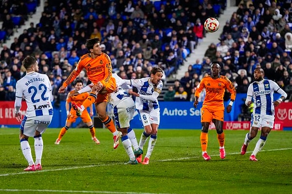 Eflatun-beyazlılar, 2-0 öne geçtiği maçta skoru koruyamayınca 2-2’lik eşitlikle kritik dakikalara girdi. 90+3’te Gonzalo’nun golüyle Madrid ekibi rahat bir nefes aldı.