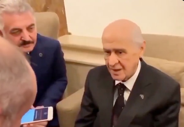 Devlet Bahçeli'nin eski videosu bugün yeniden gündem oldu. Bahçeli'nin sosyal medyada paylaşılan videosunda kendisi hakkında edilen sözlere tepki gösterdiği yer aldı..