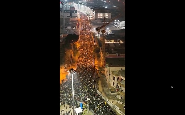 Türkiye'nin acı kayıplar ile sarsıldığı 6 Şubat depreminden en çok etkilenen illerimizden olan Hatay ve Adıyaman'da halk bir araya gelerek "sessiz yürüyüş" gerçekleştirdi.