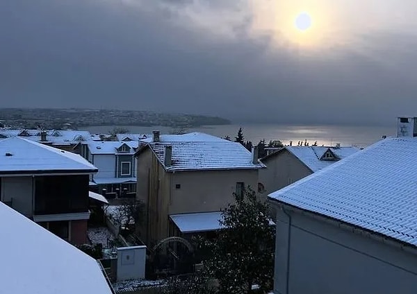 Ancak kar yağışının ömrü fazla uzun sürmedi. İBB, üç gün süren kar yağışı nedeniyle kentte aldıkları önlemleri paylaştı ve karla mücadele çalışmalarının sona erdiğini duyurdu.