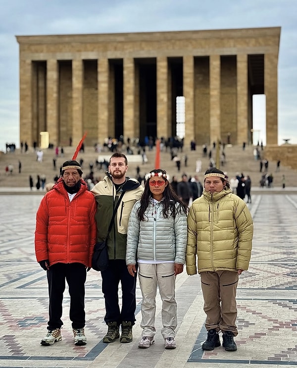 Alper Rende'nin son sürprizi ise Anıtkabir oldu. Waorani Kabilesi Ankara'ya gelerek Ata'mızı ziyaret etti.