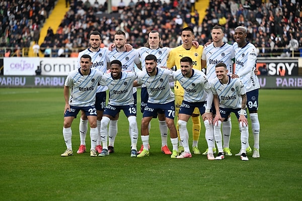 Fenerbahçe ligde 23.hafta maçında Corendon Alanyaspor'a konuk oldu ve aldığı üç puanla zirve takibini sürdürdü.