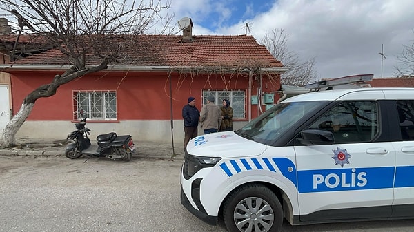 İkamete giden polis ekiplerinin kapıyı açmasıyla Y.Ö. yerde yatarken bulundu. Yapılan incelemelerde adamın yaklaşık bir hafta önce hayatını kaybettiği anlaşıldı.