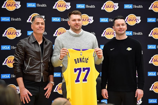 Los Angeles Lakers, Anthony Davis'i Dallas Mavericks'e göndererek Luka Doncic'i kadrosuna katmıştı.