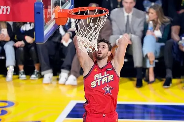 Alperen Şengün, NBA All-Star'da 18 yıl sonra bize yeni bir gurur yaşattı. All-Star'da Mehmet Okur'dan sonra Alpi ikinci Türk basketbolcu oldu.