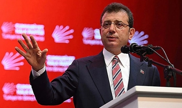 CHP, parti içinde ön seçim düzenleyecek ve Cumhurbaşkanı adayını, seçim tarihi belli olmamasına rağmen halkın karşısına çıkaracak. Ve ön seçimde ‘şimdilik’ tek aday Ekrem İmamoğlu.