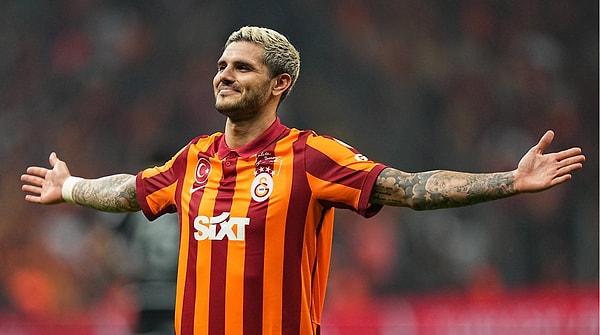 İddiaya göre Galatasaray yönetimi ve teknik heyeti Icardi'ye tribünde olması, derbiyi statta izlemesi için teklif götürdü.