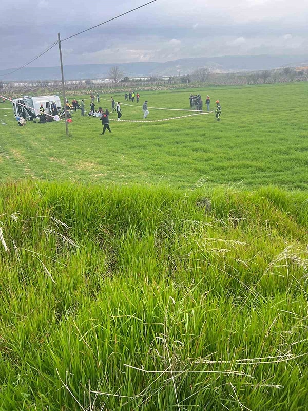 Kazada ilk belirlemelere göre, 2 kişi yaşamını yitirdi, 26 kişi ise yaralandı.