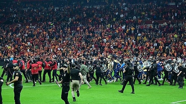 Süper Lig'in 25. haftasında Galatasaray ile Fenerbahçe arasında oynanacak dev derbi öncesinde hakem konusu gündemdeki yerini koruyor.