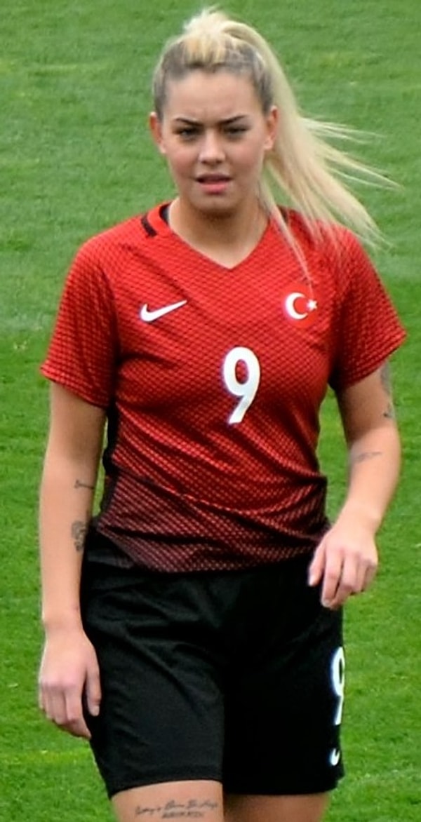 Futbolcu Aycan Yanaç, Survivor'a katılmasının ardından kariyerine bambaşka bir yol çizmişti.