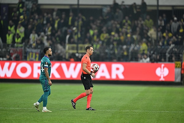 Anderlecht-Fenerbahçe maçı, 6. dakikada durduruldu