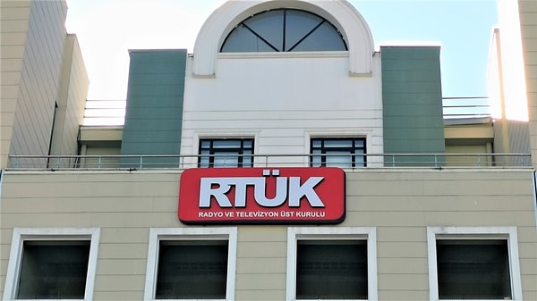 Bizler RTÜK'ü çoğunlukla uyguladığı yaptırımlarla duyuyoruz. Peki ama RTÜK yaptırım yetkilerini nasıl kullanıyor?