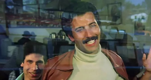 1979 yılında sinemaya da adım atmış Minik Serçe.