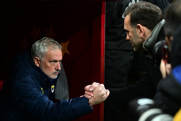 Jose Mourinho'nun rakip takım kulübesini kastederek "Maymun gibi zıplıyorlardı" sözleri ise Galatasaray cephesinden tepki aldı.