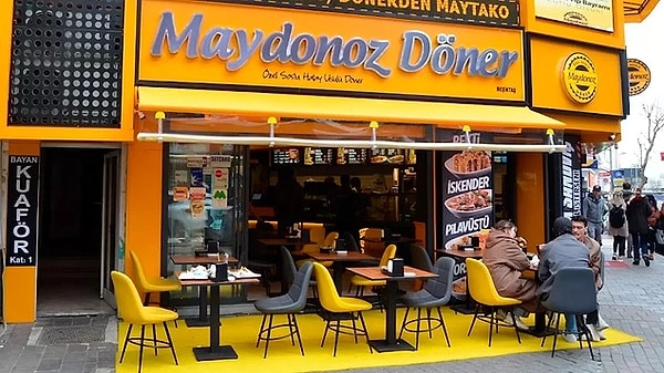 FETÖ'nün güncel finansal yapılanmasına dair yapılan operasyon, Maydonoz Döner restoran zincirine ulaştı. 1,5 senedir yürütülen soruşturmada yüzlerce kişi gözaltına alınırken, onlarca kişi tutuklandı.