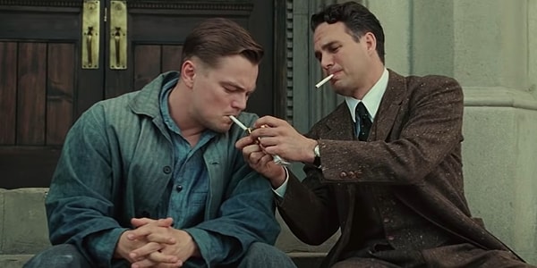 Shutter Island'daki bu sigara yakma sahnesi...