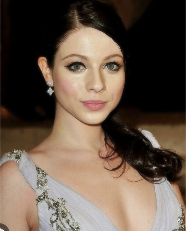 Bir döneme damgasını vuran ünlü oyuncu Michelle Trachtenberg hayatını kaybetti.