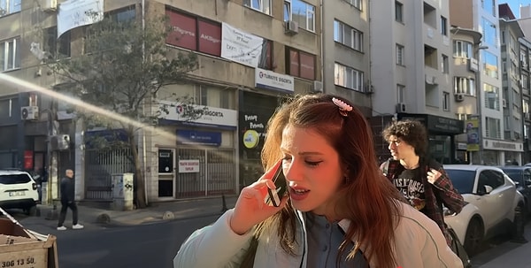 9. Buse, Neslihan'ın telefonunda ne diye kayıtlı?