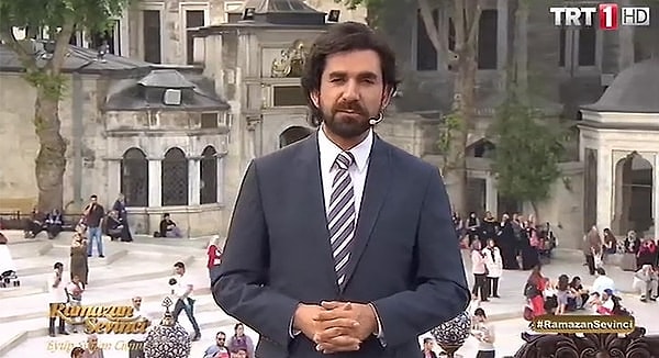 Türk televizyon programcısı, şair ve yazar Serdar Tuncer'i TRT 1'de sunduğu Ramazan programları ile tanıyoruz.