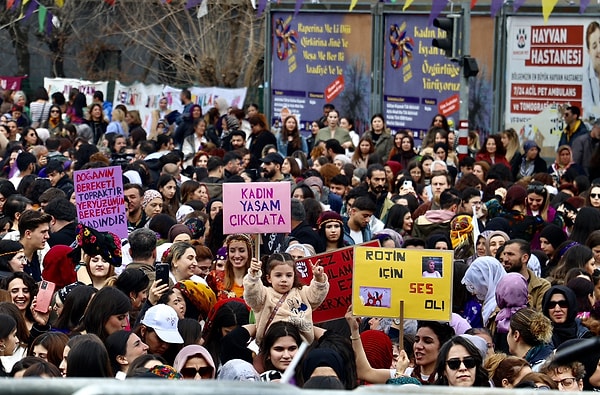 8 Mart Dünya Kadınlar Günü: Feminist Gece Yürüyüşü'nde Kadınların Gücü