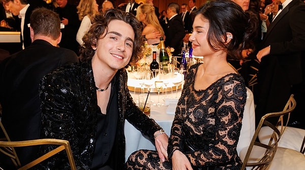 Son dönemlerde Jenner, oyuncu Timothée Chalamet ile olan ilişkisiyle gündemde yer alıyor. İkilinin ilişkisi 2023'ün nisan ayında resmen başlamıştı hatırlarsanız.