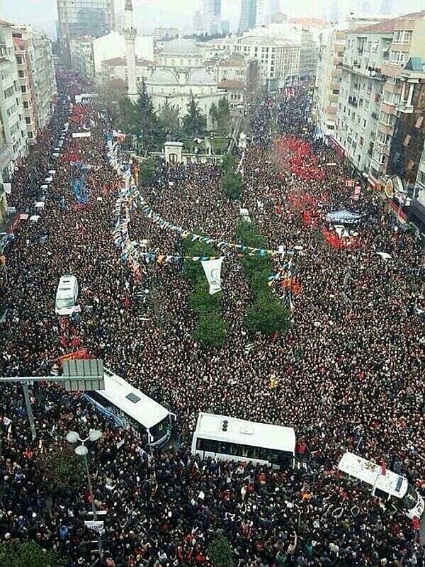 Berkin Elvan, Türkiye’nin gördüğü en kalabalık cenaze törenlerinden biriyle defnedilmişti.