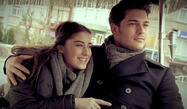 Başrollerini Hazal Kaya ve Çağatay Ulusoy'un paylaştığı Adını Feriha Koydum yayın hayatına 2011 yılında başlamıştı.