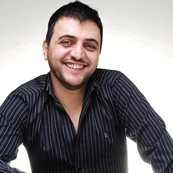 Kardeş Payı, İşler Güçler, Yabancı Damat, Düğün Dernek, Çalgı Çengi ve İlk Buluşma gibi projelerle tanıdığımız ünlü oyuncu Şinasi Yurtsever sevenlerini üzdü.