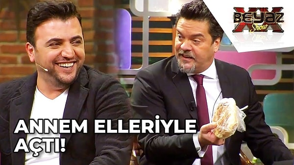 Vefat eden oyuncu Şinasi Yurtsever, Beyazıt Öztürk'ün sunduğu Beyaz Show programına da katılmış. Beyaz'a ünlü bir markanın ambalajı içinde 'kete' hediye etmiş.