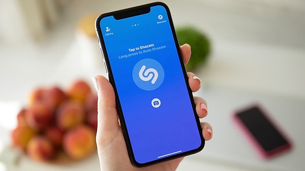 From now on, users can add identified songs directly to their Spotify and Apple Music playlists without opening the app—eliminating the need for manual additions.