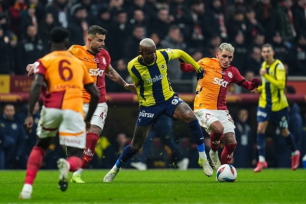 Galatasaray - Fenerbahçe derbisinde sahadaki oyundan çok alınan güvenlik önlemleri konuşulmuştu.