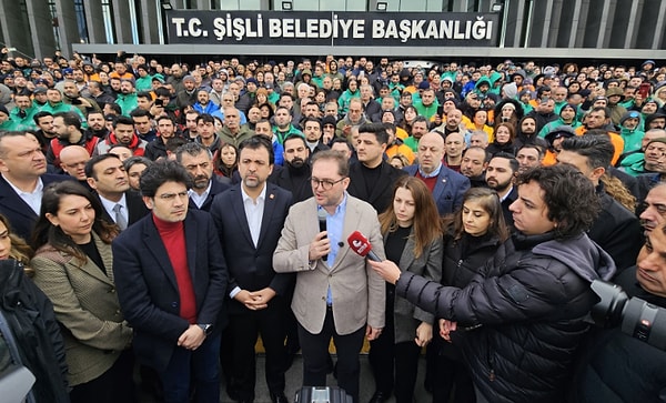 Ersöz, Şişli Belediye Başkanı Resul Emrah Şahan’a yönelik sabahın erken saatlerinde yapılan operasyonun hukuka aykırı olduğunu vurguladı.