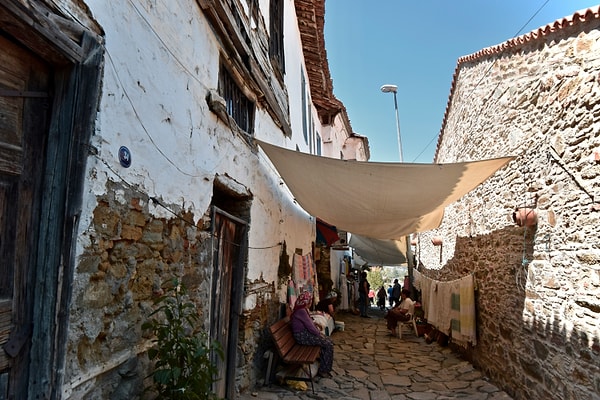 Strolling through Şirince's narrow streets is a delightful experience, with artisanal shops selling handmade crafts, olive oil, soaps, and local wines.