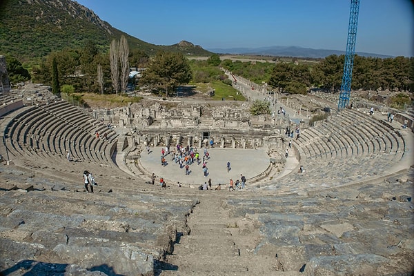 Similarly, the Ephesus Theatre Festival brings together a range of theatrical performances in the atmospheric setting of the ancient Ephesus Theater, creating an unforgettable experience for theater lovers.