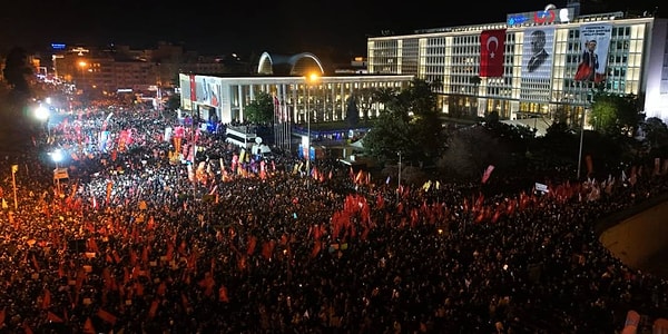 Kimsenin İmamoğlu'nun yargılanmasın karşı olmadığını vurgulayan Uğur, karşı oldukları şeyin ne şekilde yargılandığı kısmı olduğunu belirtti.