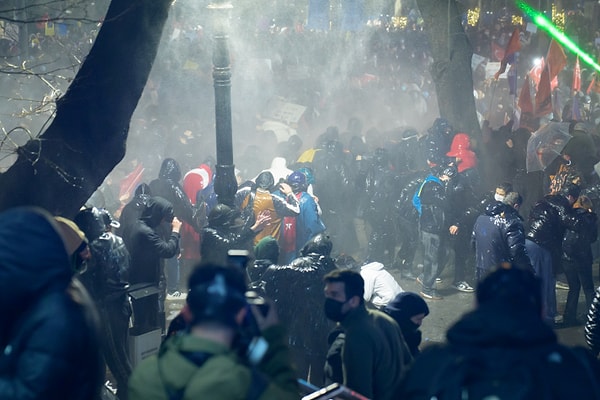 Ekrem İmamoğlu’nun tutuklanması tüm yurtta protesto ediliyor.