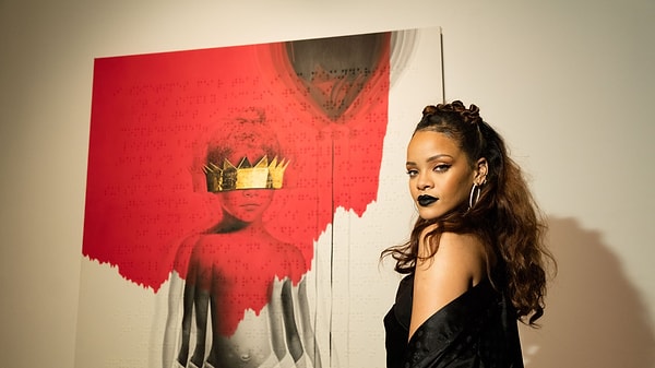 Rihanna'nın "Anti" albümünde kendi yazdığı bir şarkı mevcut.